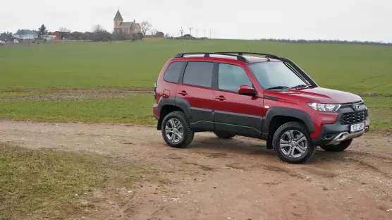 Lada Niva Travel